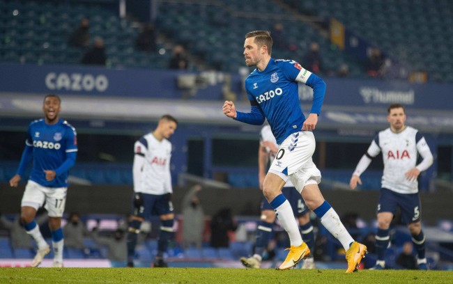 賽中扮演決 賽中扮演決